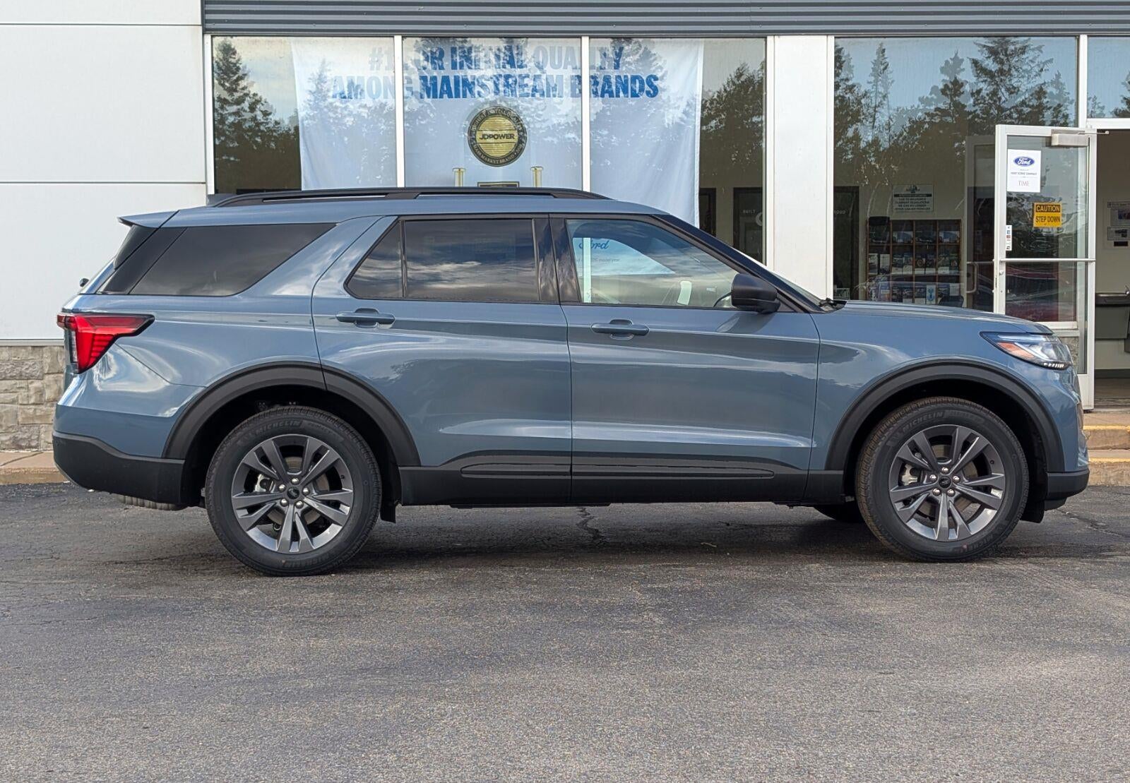 2027 Ford Explorer Active w/200A Pkg