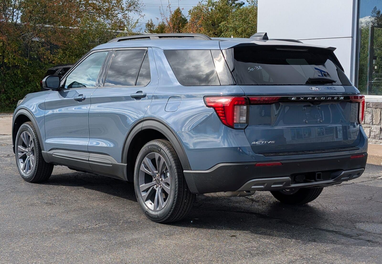 2027 Ford Explorer Active w/200A Pkg