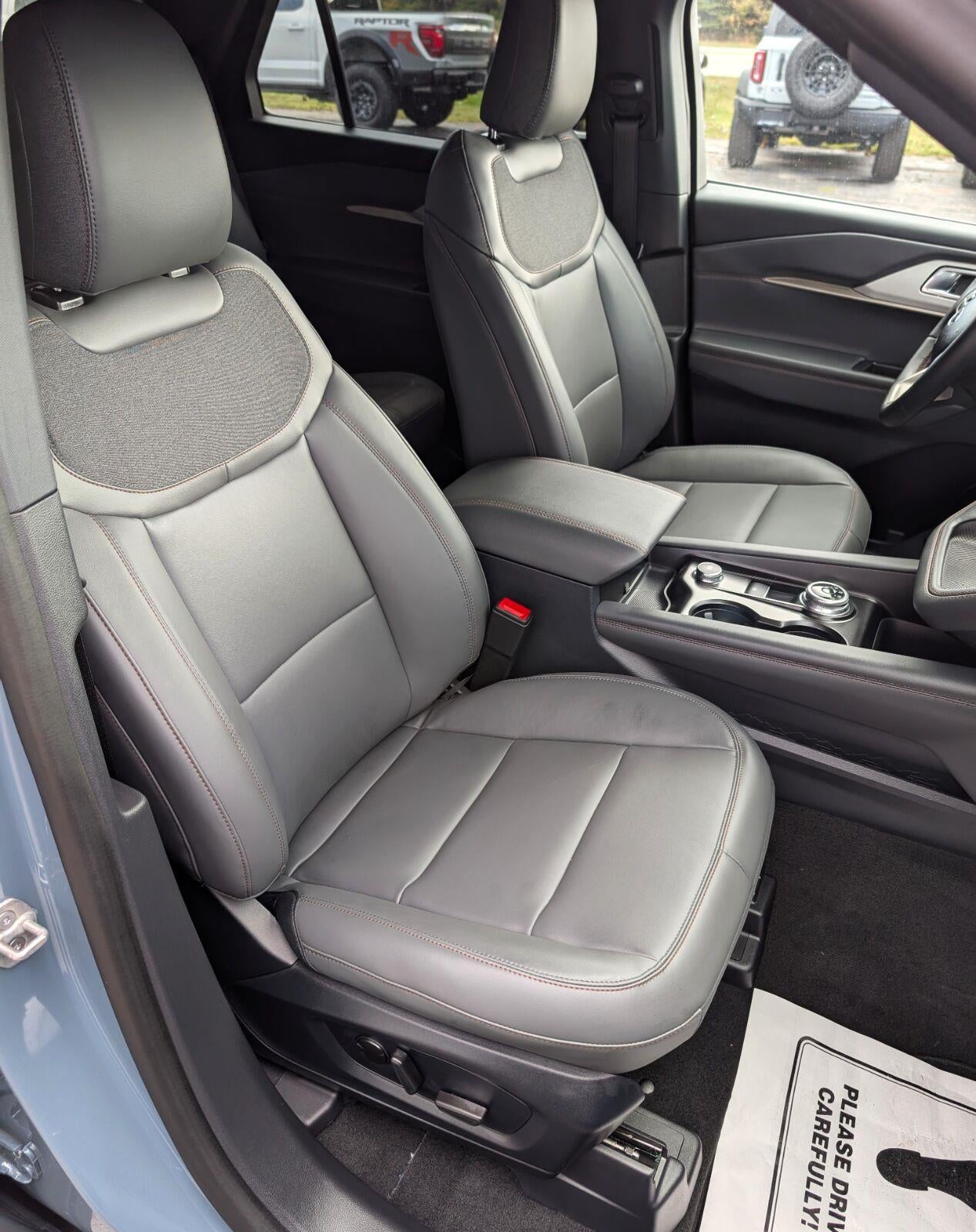 2027 Ford Explorer Active w/200A Pkg
