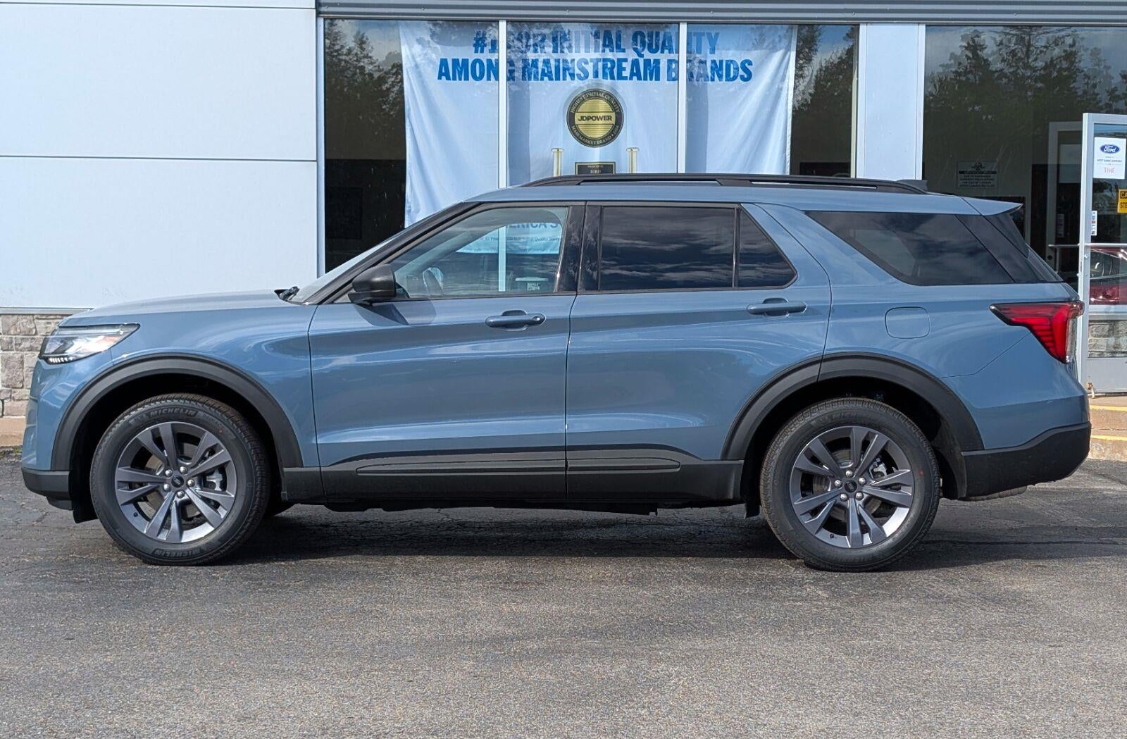 2027 Ford Explorer Active w/200A Pkg