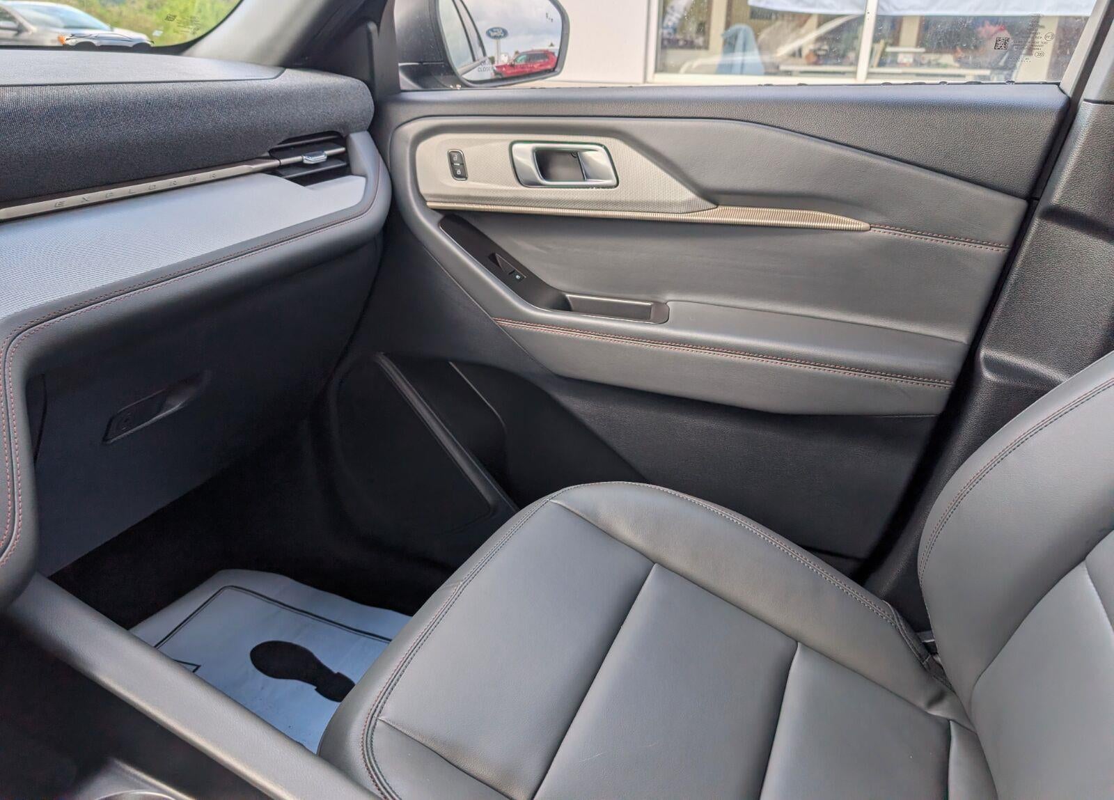 2027 Ford Explorer Active w/200A Pkg