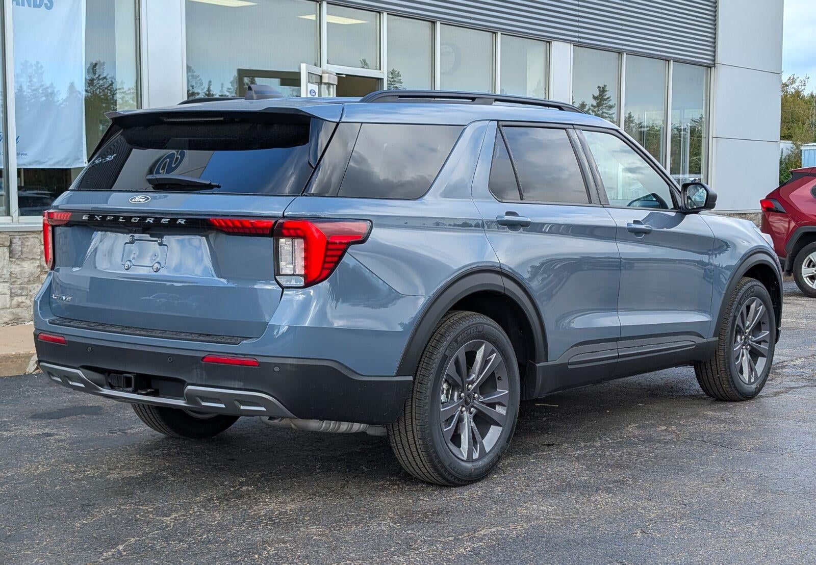 2027 Ford Explorer Active w/200A Pkg