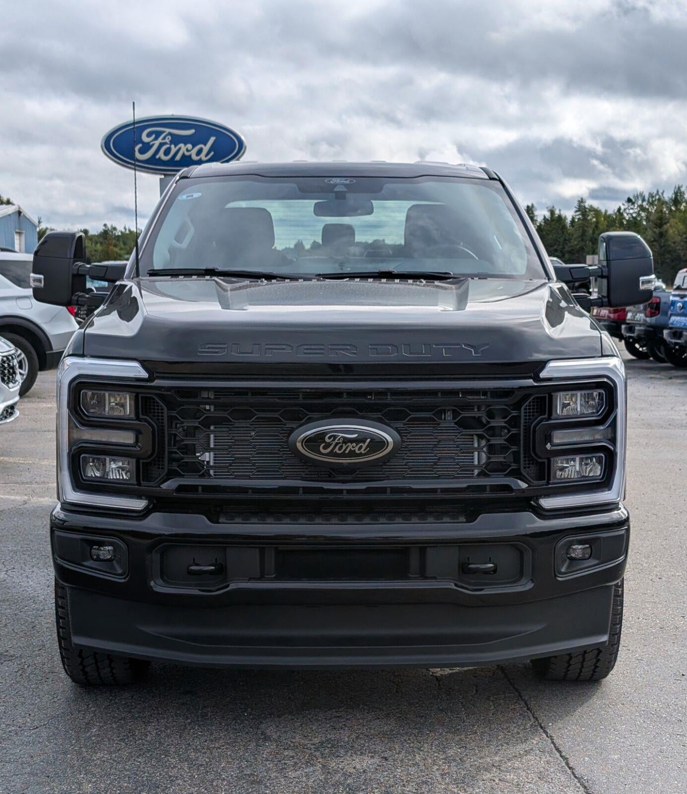 2026 Ford Super Duty F-350 Lariat