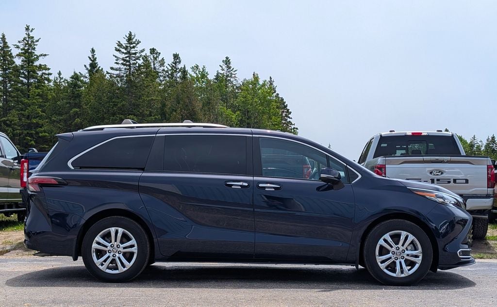 2024 Toyota Sienna Platinum 7 Passenger
