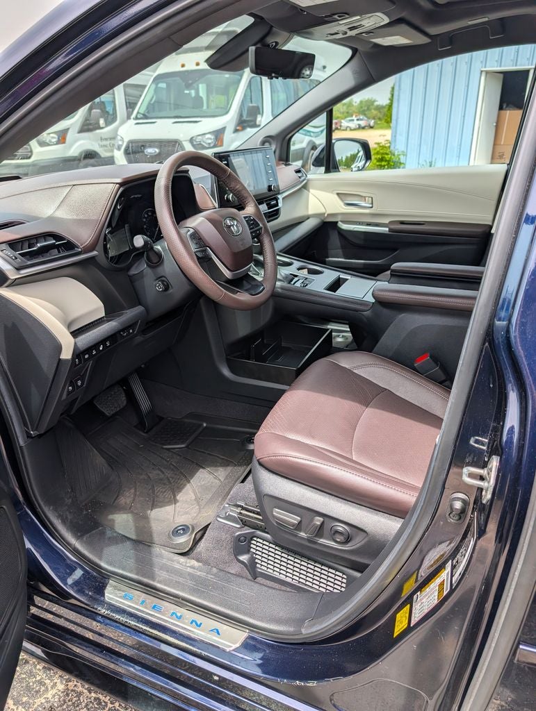 2024 Toyota Sienna Platinum 7 Passenger