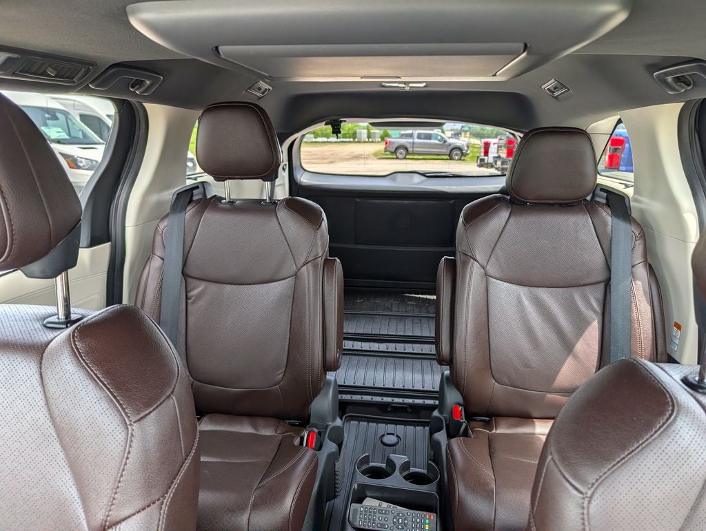 2024 Toyota Sienna Platinum 7 Passenger