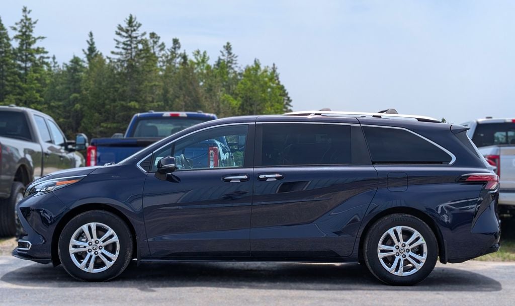 2024 Toyota Sienna Platinum 7 Passenger